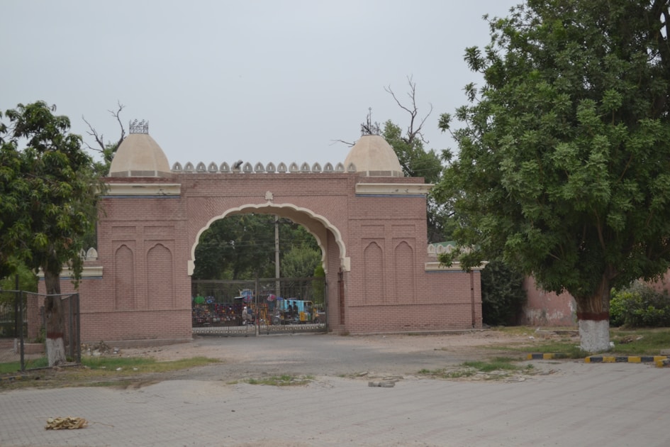 Flygresor och flygbiljetter till Dera Ghazi Khan