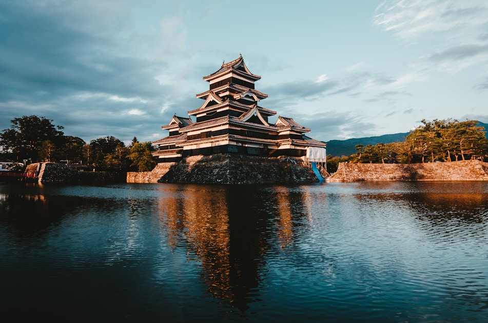 close-up photography of pagoda building