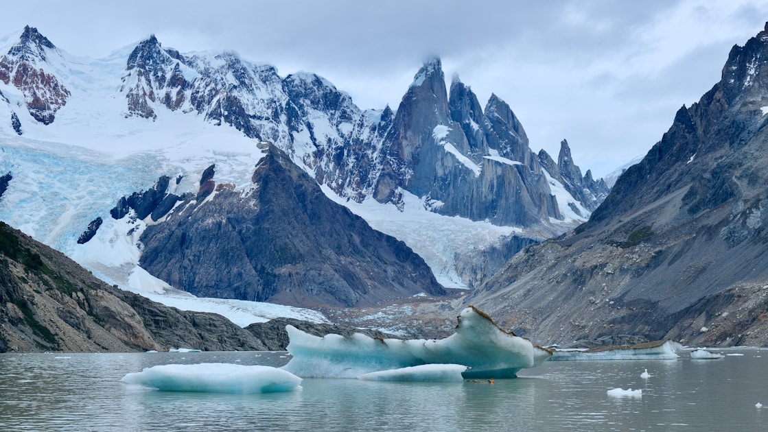 Glaciers and mountains in a serene lake.